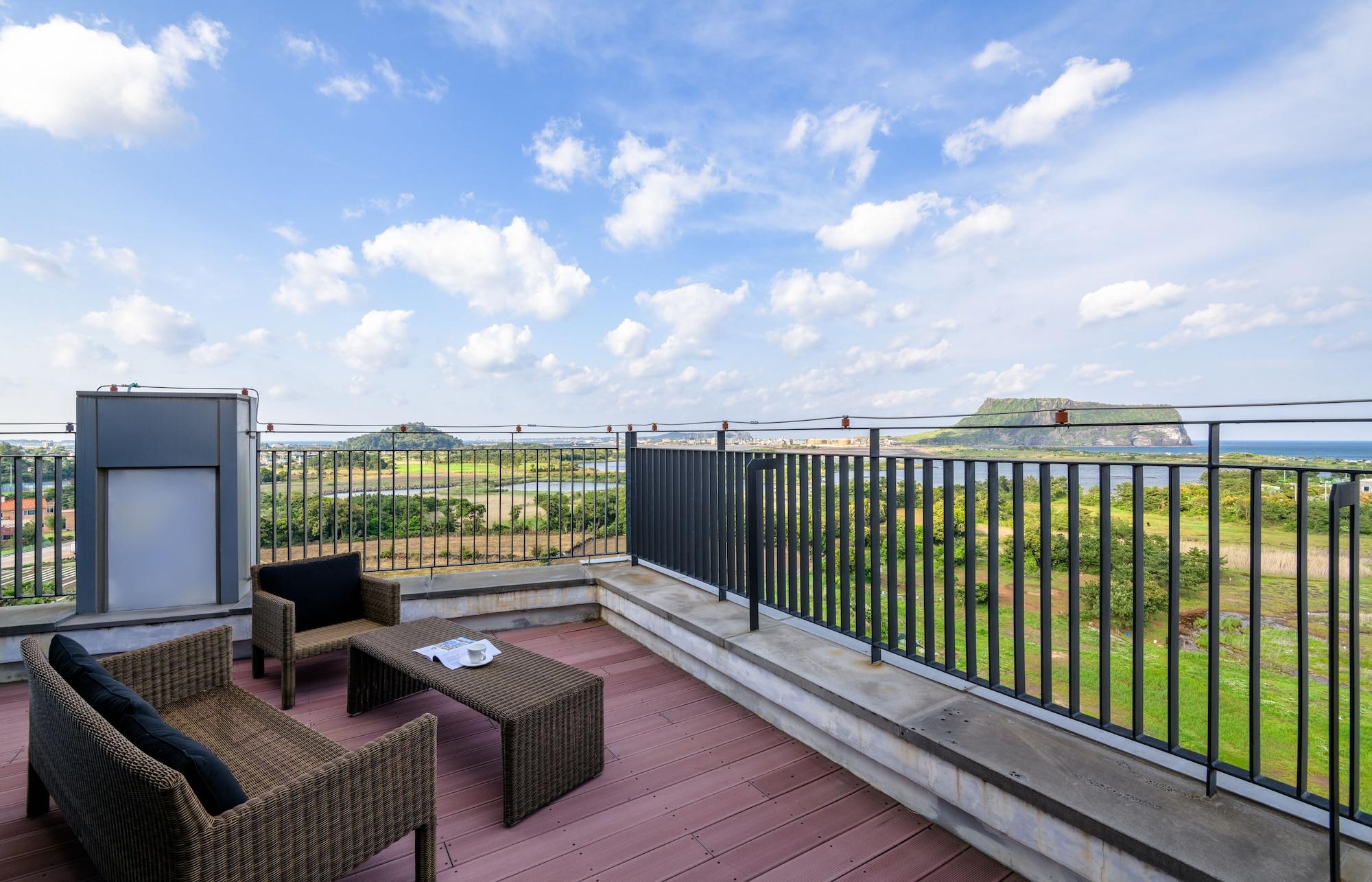 Brown Suites Hotel And Resort Jeju Exterior foto