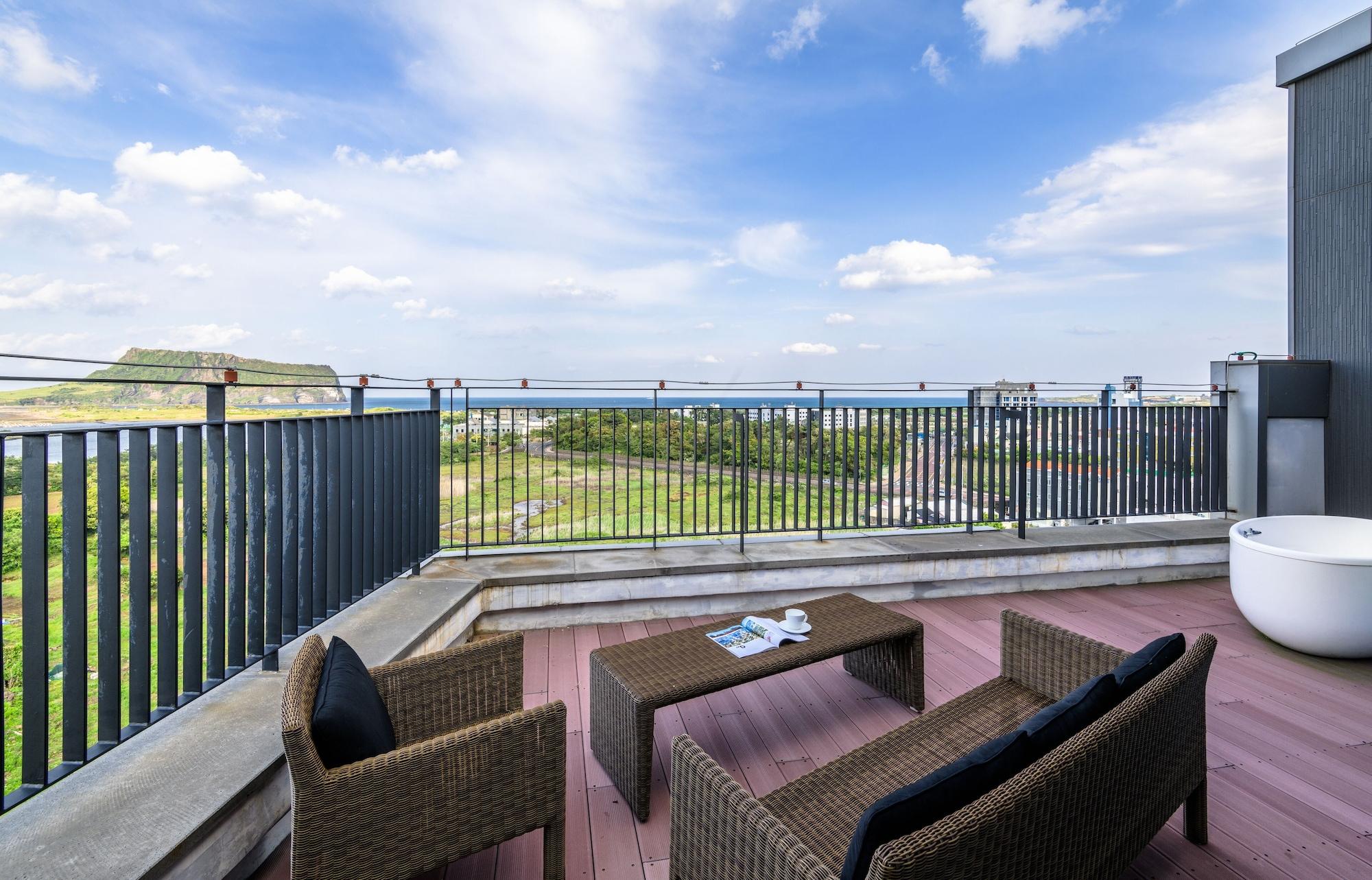 Brown Suites Hotel And Resort Jeju Exterior foto