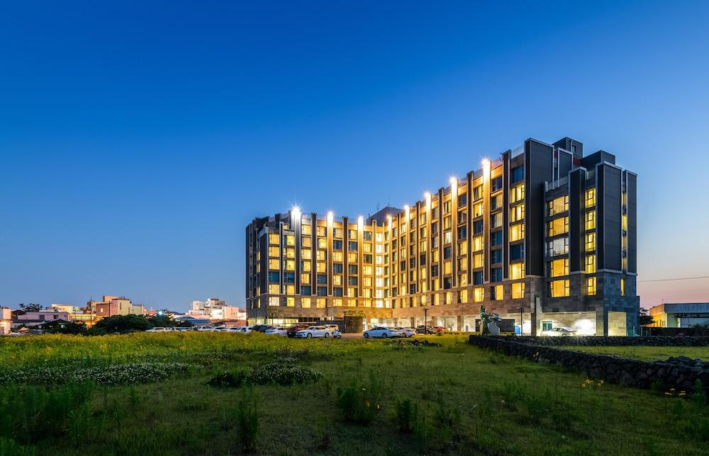 Brown Suites Hotel And Resort Jeju Exterior foto