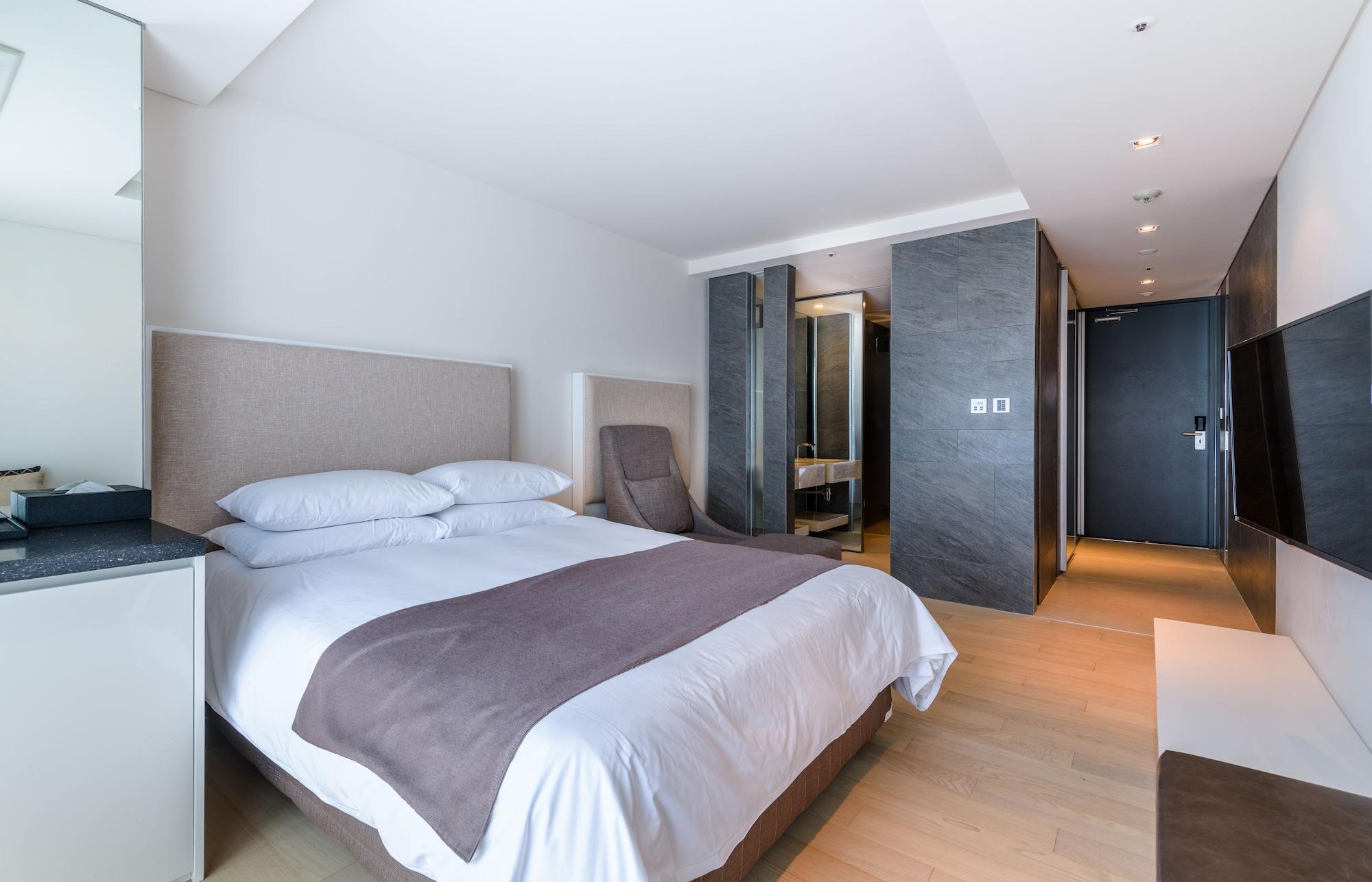 Brown Suites Hotel And Resort Jeju Exterior foto