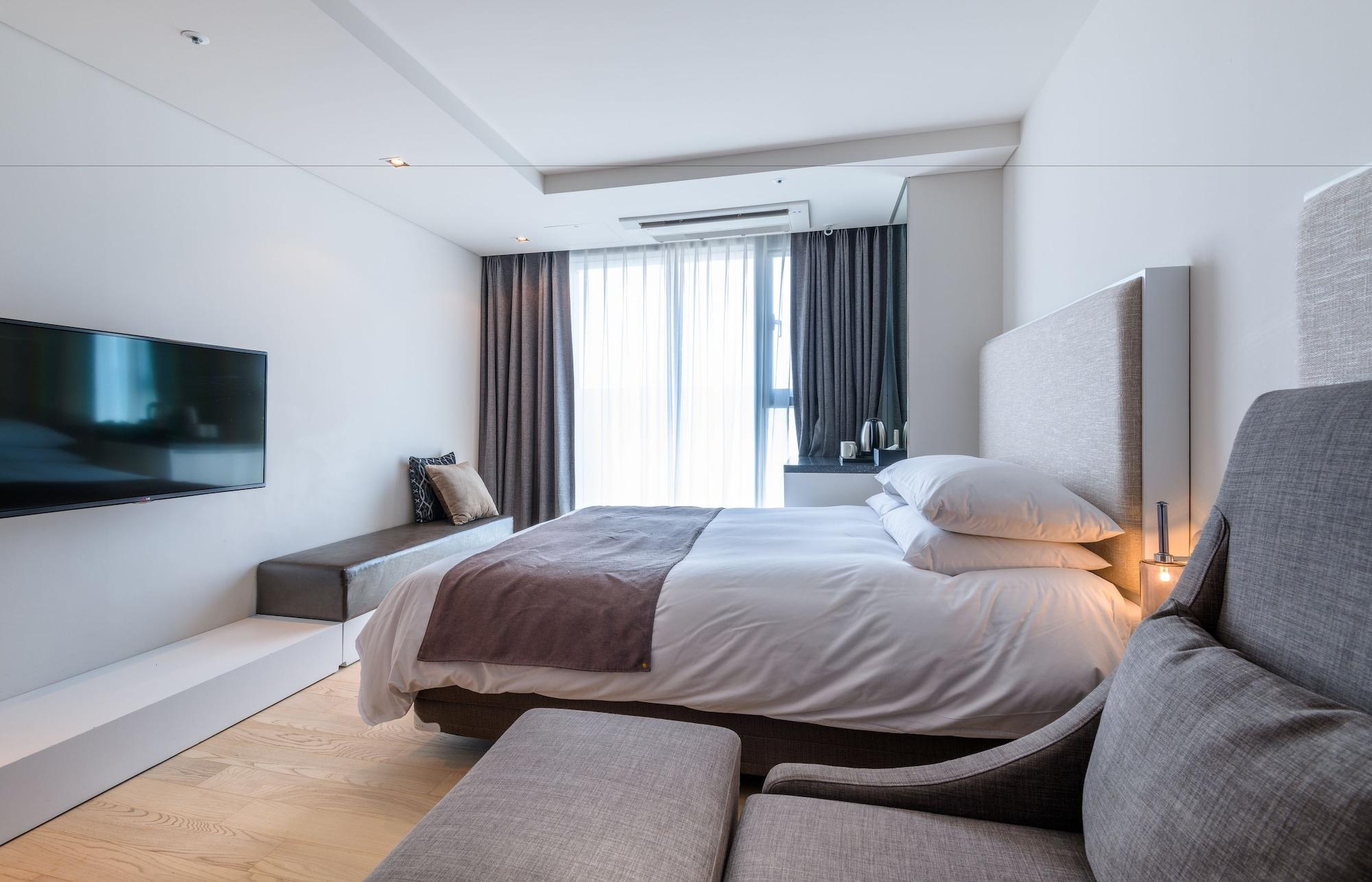 Brown Suites Hotel And Resort Jeju Exterior foto