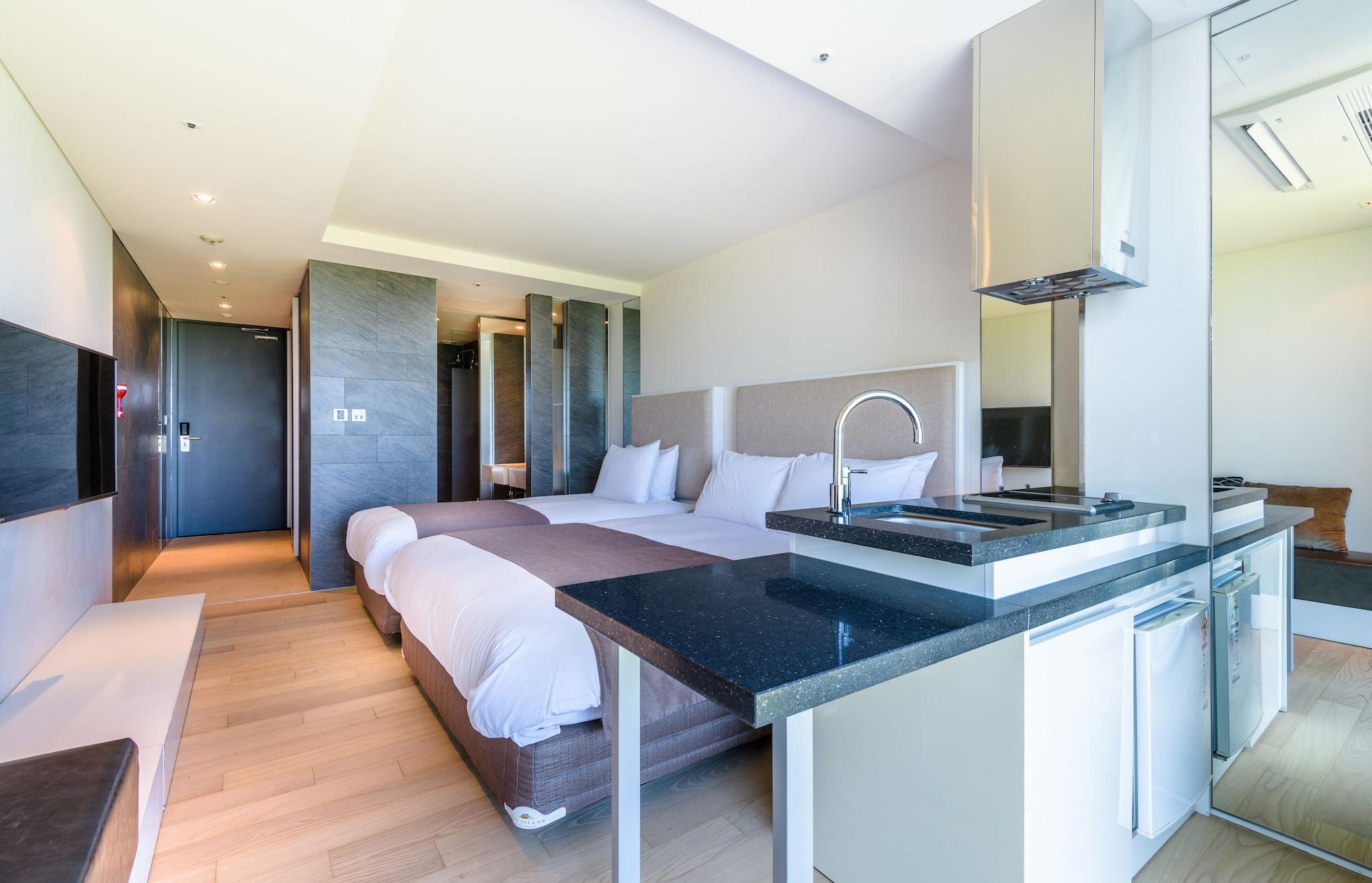 Brown Suites Hotel And Resort Jeju Exterior foto