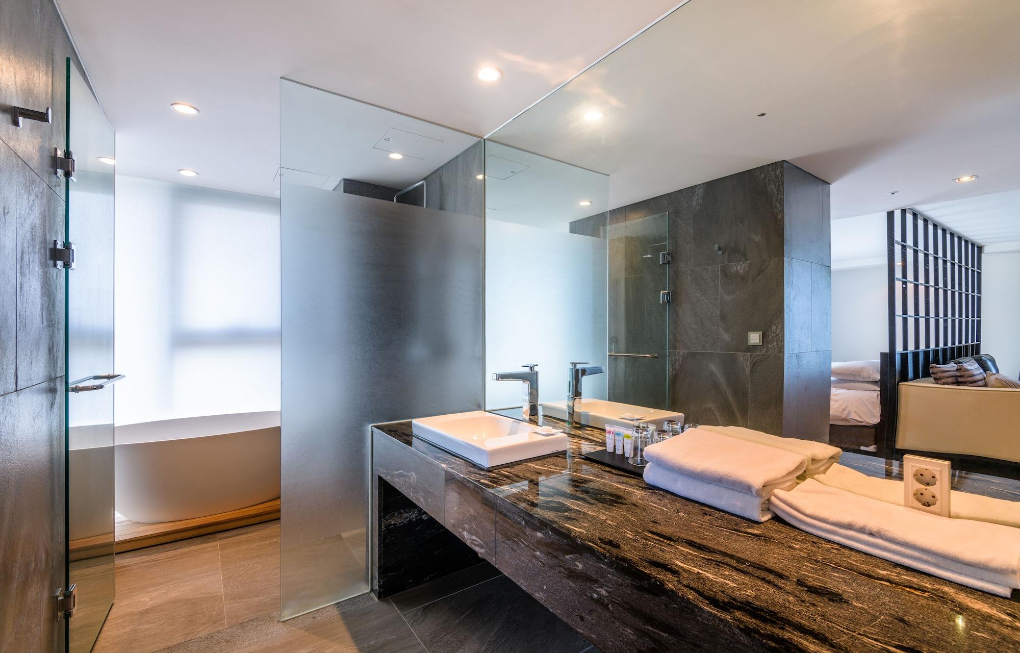 Brown Suites Hotel And Resort Jeju Exterior foto