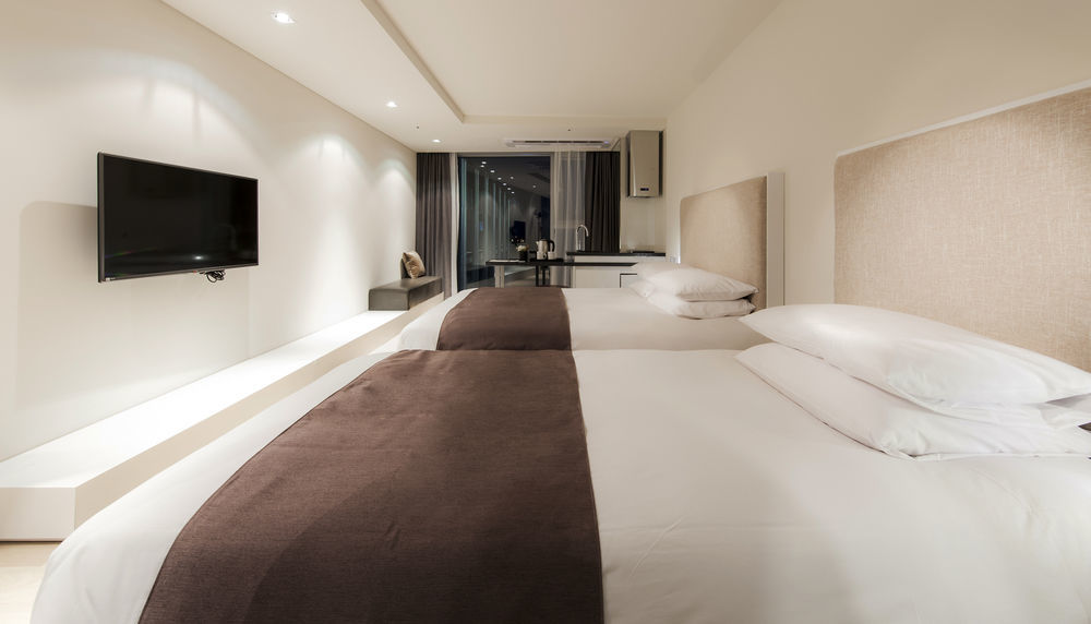 Brown Suites Hotel And Resort Jeju Exterior foto
