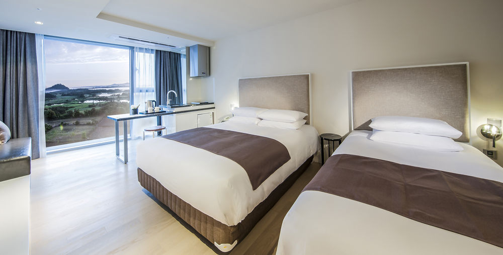 Brown Suites Hotel And Resort Jeju Exterior foto