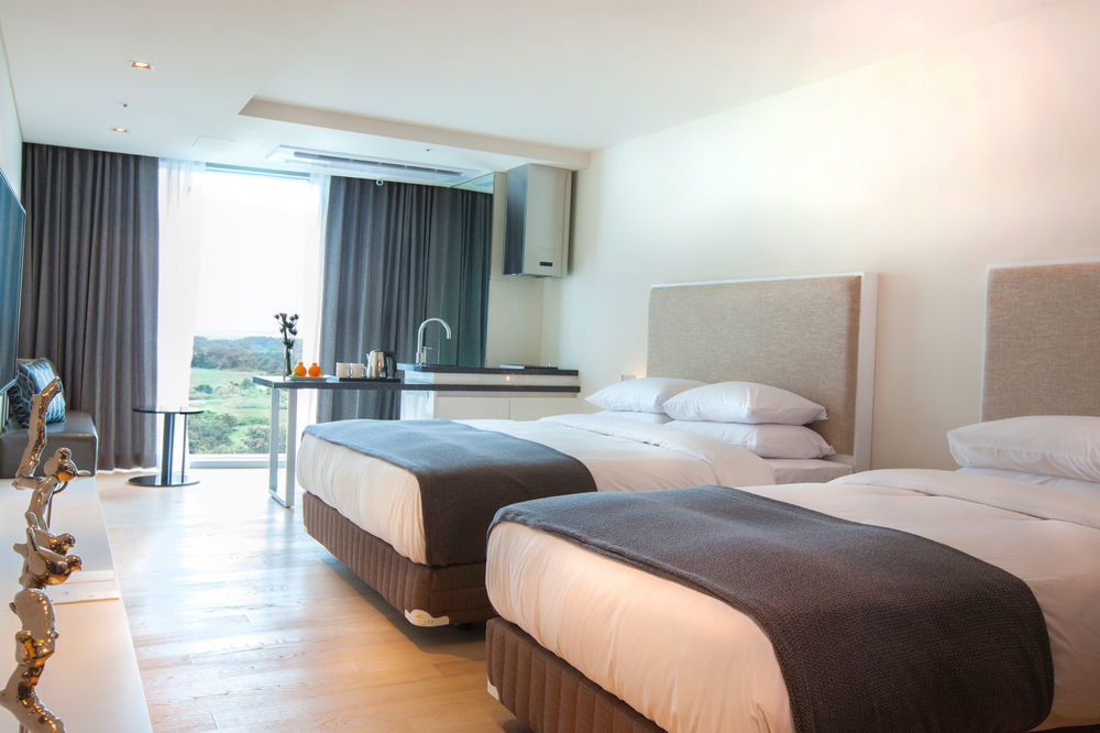 Brown Suites Hotel And Resort Jeju Exterior foto