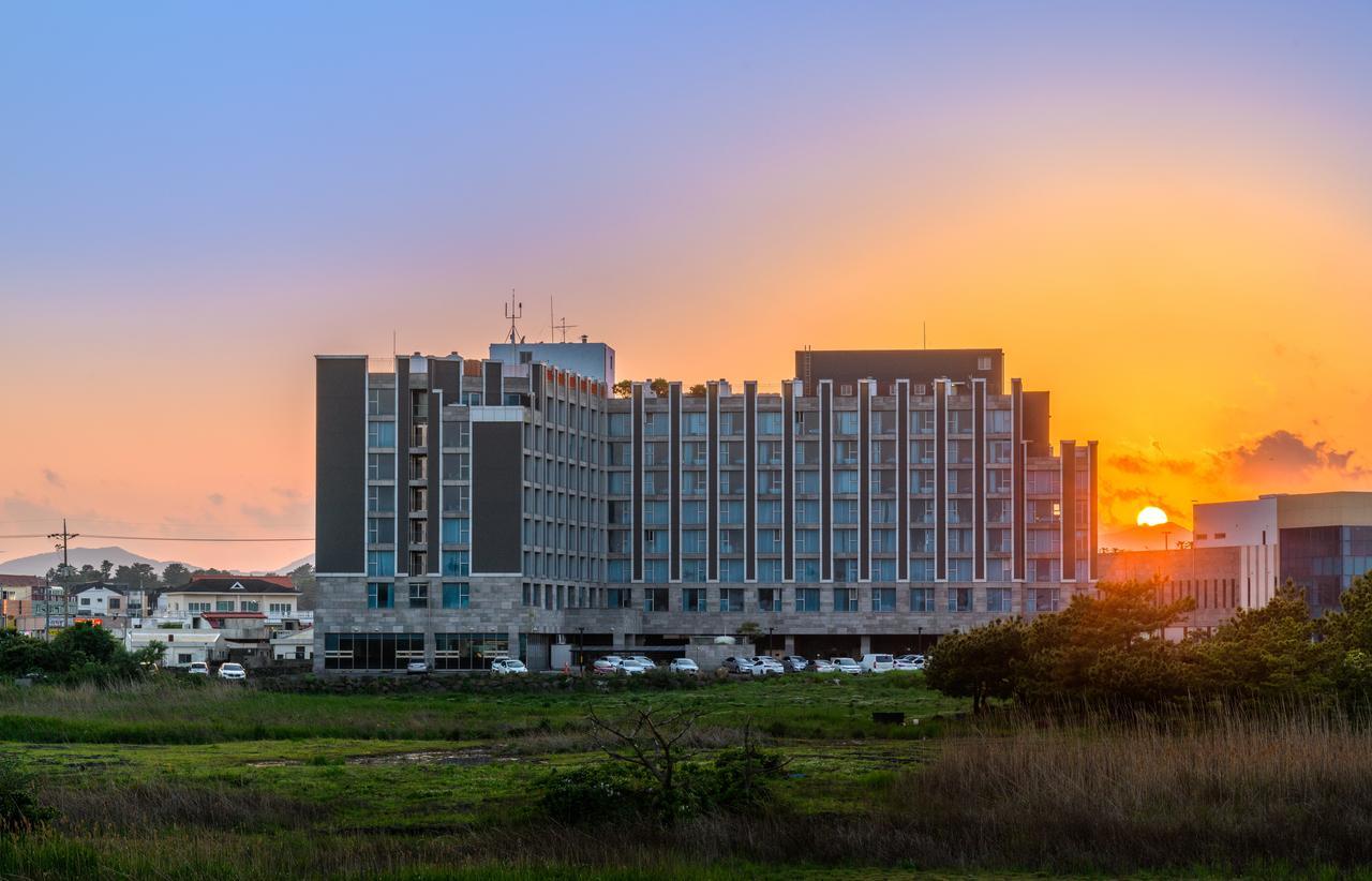 Brown Suites Hotel And Resort Jeju Exterior foto